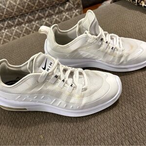 Nike Air Max Axis WoMen's White Sneakers